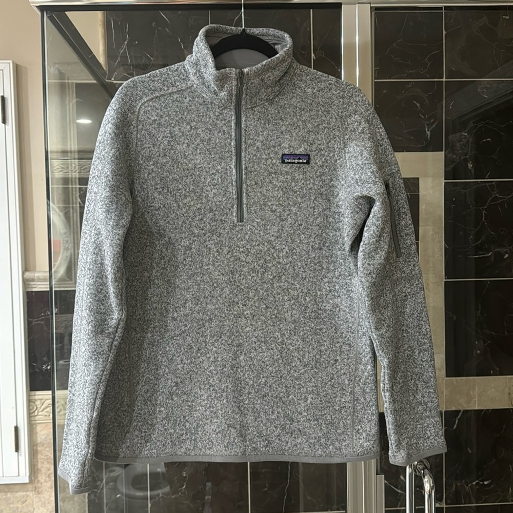 Patagonia gray fleece blouse, size L, worn twice, like new condition.